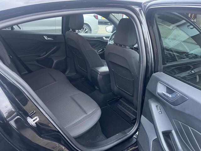 Ford FOCUS 1.0 EcoBoost Hybrid ST Line X Business TREKHAAK DIGI DASH WINTERPACK CLIMA