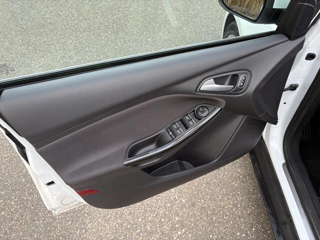 Ford FOCUS Wagon 1.0 Titanium / NAVI / AIRCO / CRUISE / 121dkm! NAP!