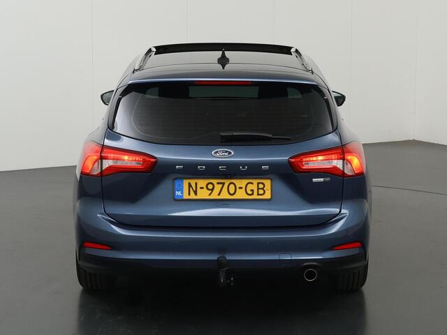 Ford FOCUS Wagon 1.0 EcoBoost Hybrid Trend Edition Business | Trekhaak | Panoramadak | Navigatie | Climate Control | Keyless Go | Parkeercamera |