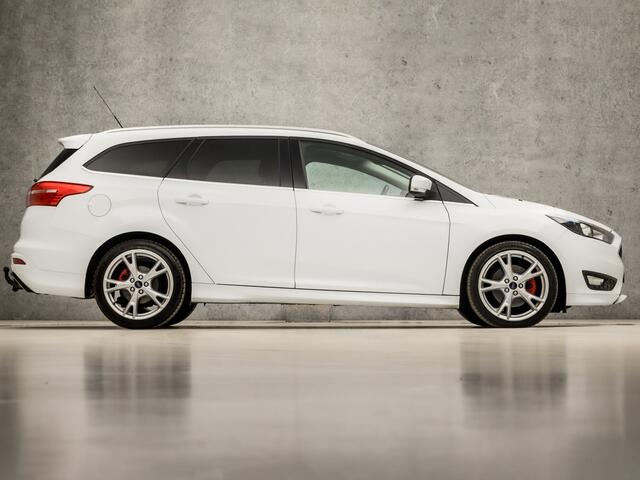 Ford FOCUS Wagon 1.5 ST-Line Titanium 150Pk (NAVIGATIE, CLIMATE, GETINT GLAS, TREKHAAK, STUUR/STOELVERWARMING, SPORTSTOELEN, CRUISE, LM VELGEN, NIEUWSTAAT)