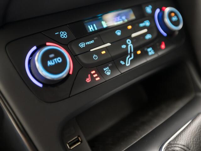 Ford FOCUS Wagon 1.5 ST-Line Titanium 150Pk (NAVIGATIE, CLIMATE, GETINT GLAS, TREKHAAK, STUUR/STOELVERWARMING, SPORTSTOELEN, CRUISE, LM VELGEN, NIEUWSTAAT)