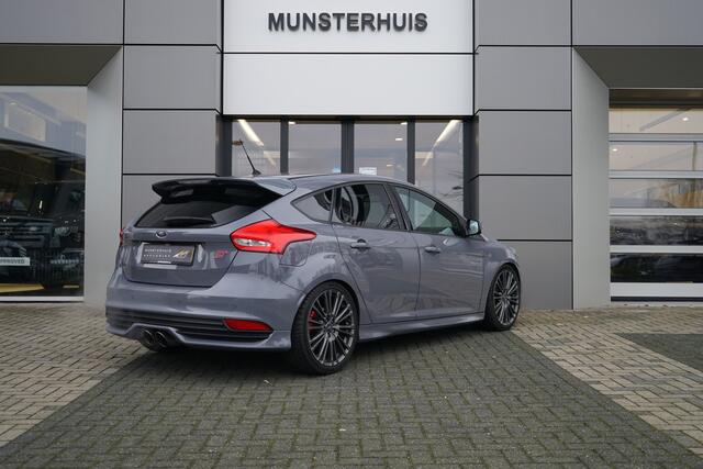 Ford FOCUS 2.0 ST | Voorstoelen verwarmd | Keyless entry | Cruise control | RS velgen |