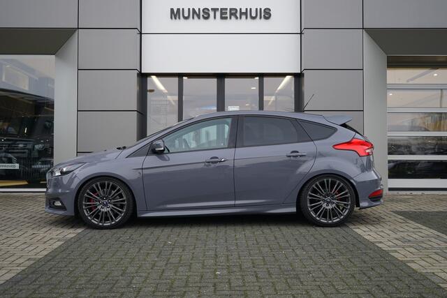 Ford FOCUS 2.0 ST | Voorstoelen verwarmd | Keyless entry | Cruise control | RS velgen |