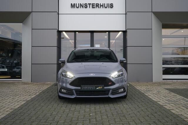 Ford FOCUS 2.0 ST | Voorstoelen verwarmd | Keyless entry | Cruise control | RS velgen |