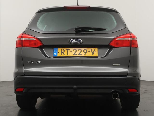 Ford FOCUS Wagon 1.5 Titanium - Navigatie - Climate Control - Trekhaak
