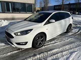ford-focus-wagon-1.5-st-line-182pk-