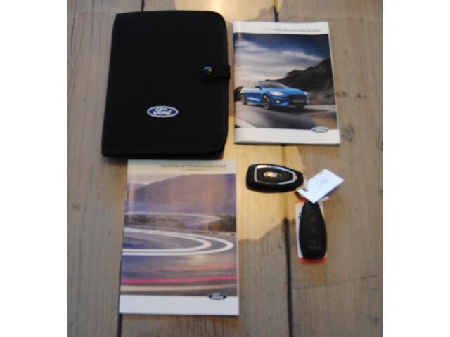 Ford FOCUS Wagon 1.0 EcoB. Tit. XBns || Trekhaak | Apple Carplay|| AUTOMAAT