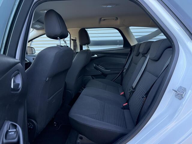 Ford FOCUS Wagon 1.0 Titanium 1e Eigenaar,Navi,Clima,Cruise,PDC V+A,Dealer Onderhouden,6-Bak,N.A.P,APK tot 04-2026