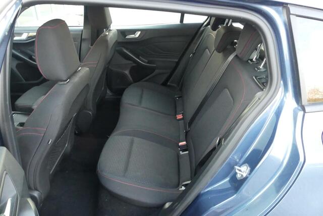 Ford FOCUS Wagon 1.0 EcoBoost Hybrid ST Line GROOT SCHERM, TREKHAAK (1.500KG), CRUISE, CLIMA, NAVI, LANE ASSIST, APPLE CARPLAY/ANDROID AUTO, PDC V&A, CAMERA, 36.370KM