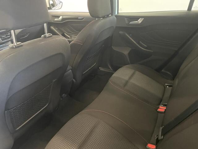 Ford FOCUS 1.0 Focus 125 PK HB ST-Line Automaat Navigatie Climate control cruise control Carplay LM velgen Parkeersensoren Led Matrix koplampen