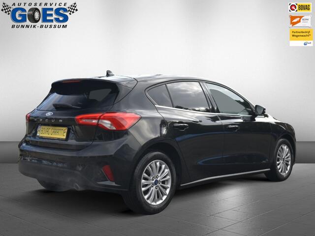 Ford FOCUS hatchback/sedan Titanium X
