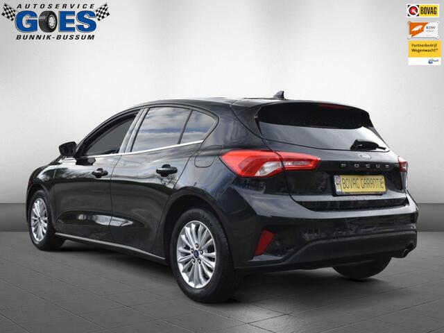 Ford FOCUS hatchback/sedan Titanium X