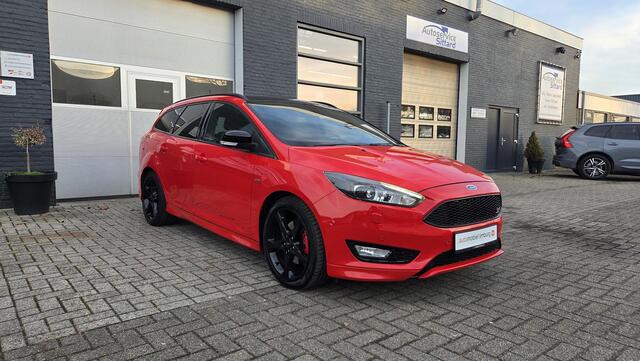 Ford FOCUS Wagon 1.5 Red Edition ST-line | Bi-xenon | LED | WINTERPAKKET | VOLLEDIGE ONDERHOUDSHISTORIE