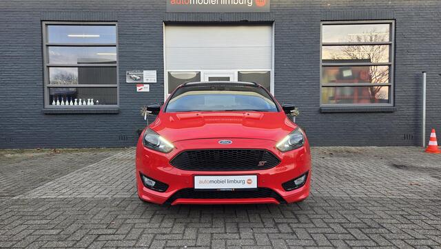 Ford FOCUS Wagon 1.5 Red Edition ST-line | Bi-xenon | LED | WINTERPAKKET | VOLLEDIGE ONDERHOUDSHISTORIE