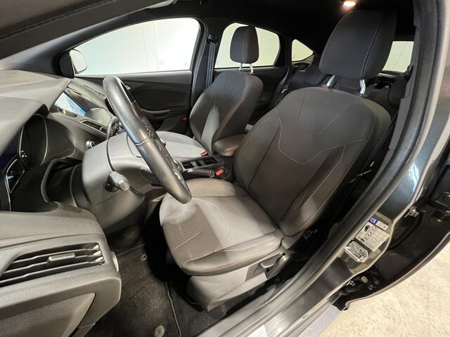 Ford FOCUS 1.0 ST-Line | Navigatie/Android/Apple Carplay | LM Velgen 18" | Cruise Control | Airco | Parkeer sensor v+a