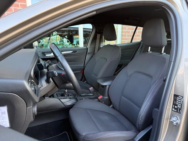 Ford FOCUS Wagon 1.0 EcoB. ST-line Bns CARPLAY / ANDROID / LED / DAB+ / NAVI / CL