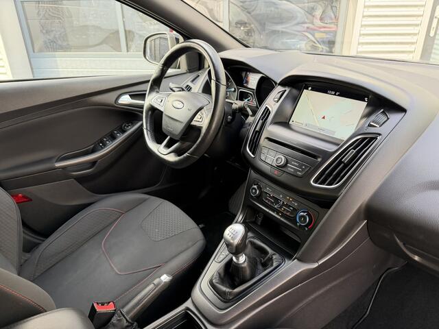 Ford FOCUS Wagon 1.5 ST-Line Business Navi Camera Led CarPlay