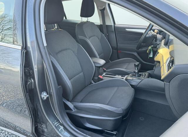 Ford FOCUS Wagon 1.0 EcoBoost TREND EDITION BUSINESS TREKHAAK/NAVI/CARPLAY