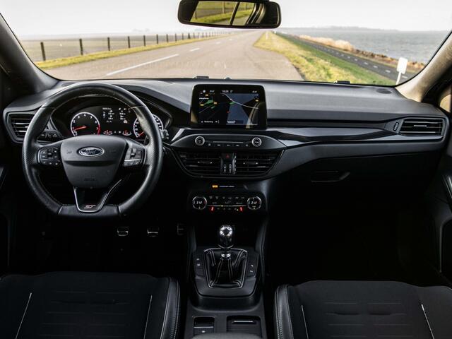 Ford FOCUS 2.3 ST-3 281Pk Cam Keyless Winter pack Trekhaak