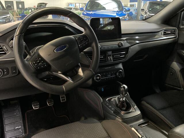 Ford FOCUS Wagon EcoBoost Hybrid 125 pk ST Line X | Winter Pack | Adapt. cruise | B&O | Camera | LED | El. a. klep | Keyless entry