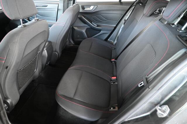 Ford FOCUS Wagon 1.0 EcoBoost ST Line Business Navigatie Stoelverwarming Goed Onderhouden! Inruil Mogelijk!