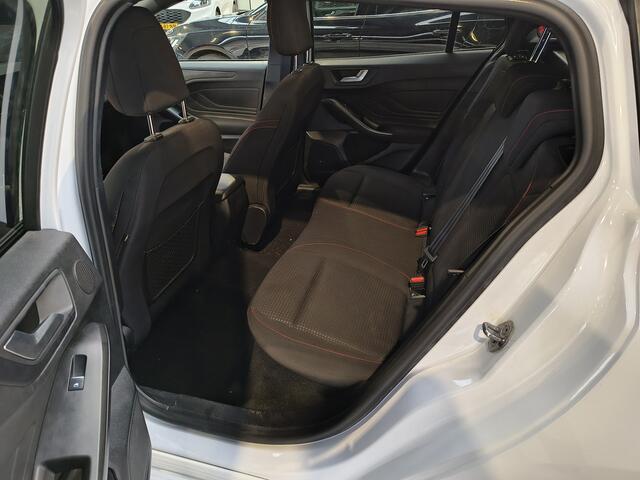 Ford FOCUS Wagon 1.5 EcoBoost 150 pk ST-Line | Trekhaak | Winter Pack | Camera | LED | B&O | 18" | Keyless entry