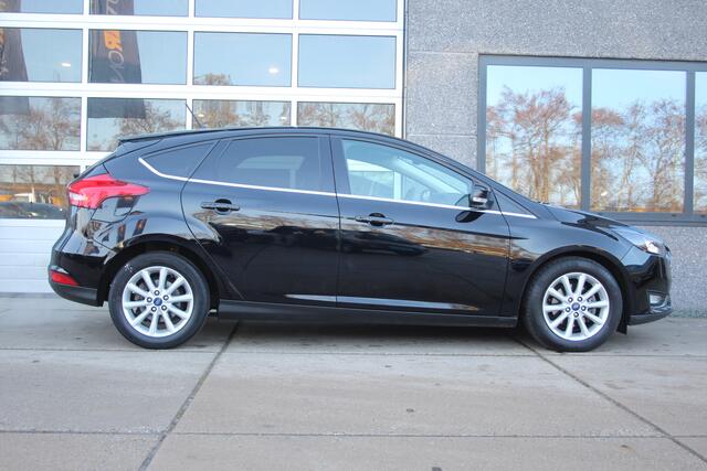 Ford FOCUS 1.0 126 Pk Titanium Automaat Nieuwe Distributie / Navigatie / Keyless