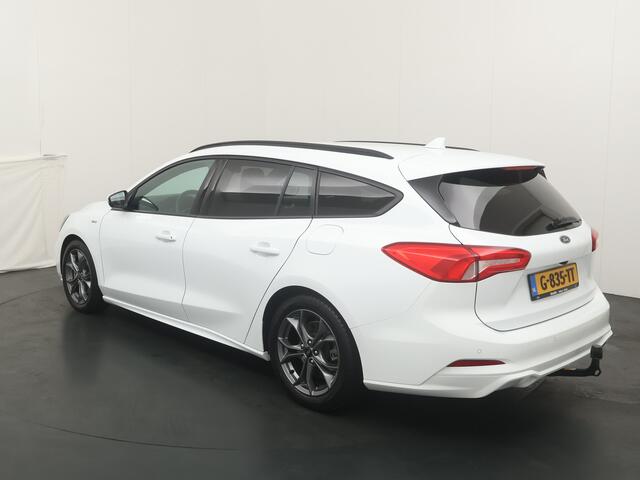 Ford FOCUS Wagon EcoBoost 125 pk ST-Line | Trekhaak | Winter Pack | Camera | 4 seiz. banden | Keyless entry | 100% dealer onderh.