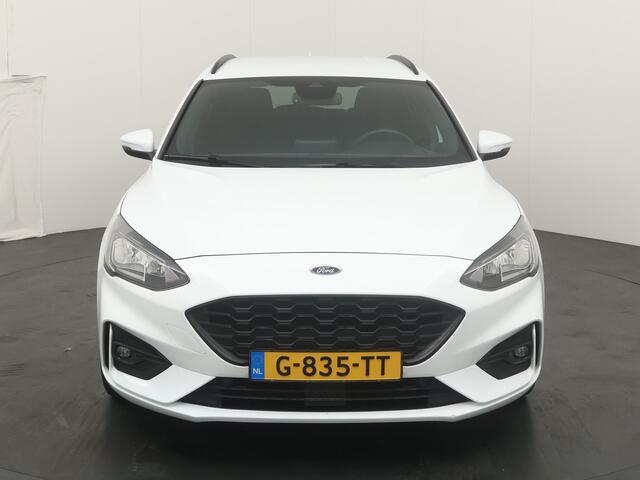 Ford FOCUS Wagon EcoBoost 125 pk ST-Line | Trekhaak | Winter Pack | Camera | 4 seiz. banden | Keyless entry | 100% dealer onderh.