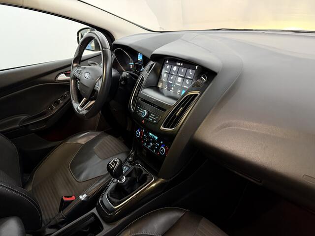 Ford FOCUS Wagon 1.0 Titanium Camera, Half leder, Navi, Keyless start, Stoelverwarming, Cruise control, A start stop, Lichtmetalen velgen