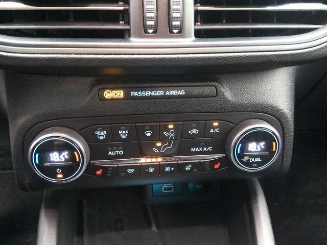 Ford FOCUS 125pk Titanium Navi Camera Winter & Parking pack Keyless Privacy Glass 5drs Dealeronderhouden