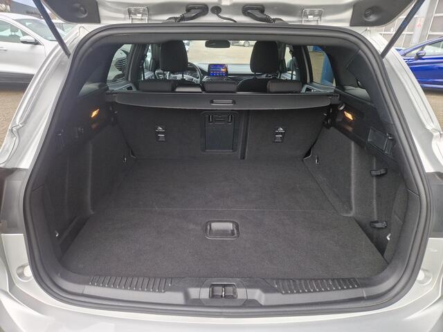 Ford FOCUS Wagon 1.0 EcoBoost ST Line Business | Trekhaak | LED verlichting voor en achter incl. LED dagrijverl.| Winterpack | Technology Pack Family Pack | Comfortpack | Privacy Glass