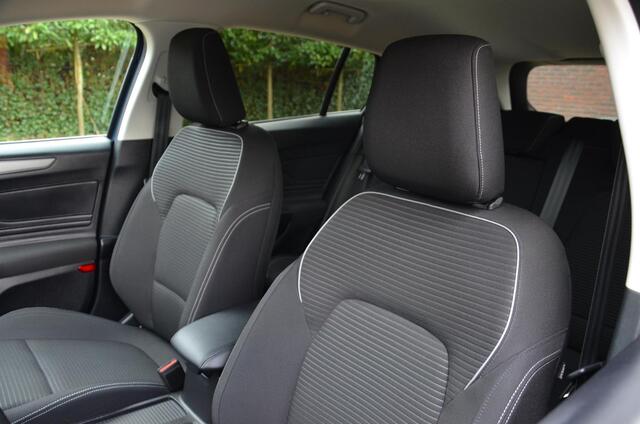 Ford FOCUS Wagon 1.0 EcoBoost Hybrid Titanium Style Navi/Pdc/Ecc/Led/Stoel Stuur & ruitverwarming/Cr-Controle/Privacy-Glass/Lmv/Led