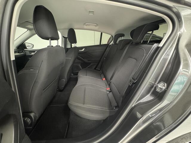 Ford FOCUS 1.0 EcoBoost Hybrid Titanium | Parkeersensoren V+A | Navigatie | Climate Control | Apple CarPlay / Android Auto |