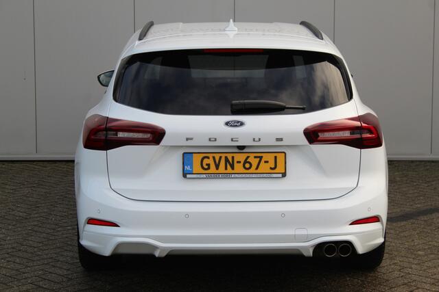 Ford FOCUS Wagon 1.0-125pk EcoBoost Mild-Hybrid ST-Line. In nieuwstaat ! Slechts 3.850km ! Autm. airco dual, camera, pdc v+a, adaptieve cruise cntrl, side- en lane assist, LED verlichting, stoel-, stuur- en voorraamverw., LM wielen, navigatie, telefoonvoorb. etc.