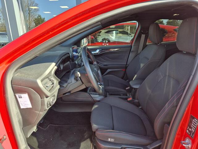 Ford FOCUS 1.0 EcoBoost Hybrid ST Line X Business | Afneembare trekhaak | Navigatie | Panoramadak |