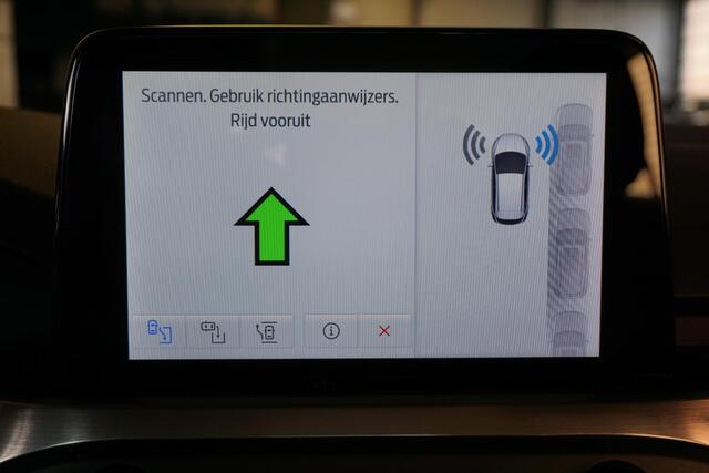 Ford FOCUS Wagon 1.0 EcoB.125PK Titanium Bus./Comfortstoelen/ B&O Geluidsinstallatie.