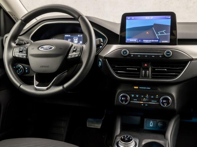 Ford FOCUS 1.0 EcoBoost Titanium Sport Automaat (APPLE CARPLAY, GROOT NAVI, CLIMATE, CAMERA, KEYLESS, SPORTSTOELEN, CRUISE, LM VELGEN, PARKEERSENSOREN, NIEUWSTAAT)