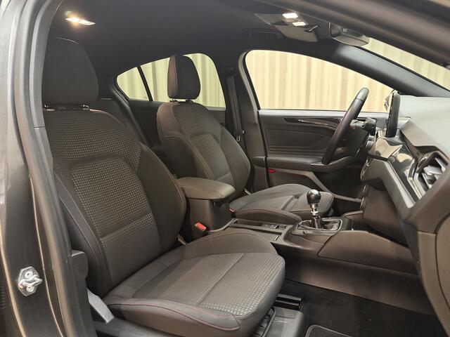 Ford FOCUS 1.0 EcoBoost Hybrid ST Line Business Org.NL! / Carplay / Keyless / Cruise / LED / Camera / ECC Clima / Navigatie / 17'' LMV