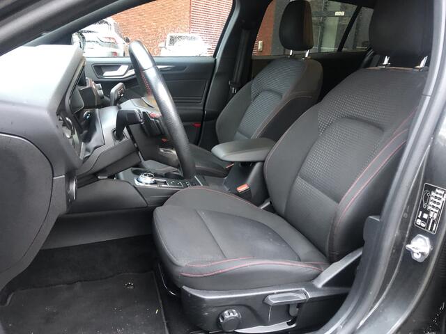 Ford FOCUS Wagon 1.5 EcoBoost ST Line Business // NAVI // TREKHAAK // CAMERA // CLIMA // STOELVERWARMING // ADAPTIVE CRUISE // AUT. INPARKEREN //