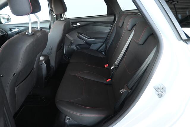 Ford FOCUS Wagon 1.5 ST-Line Clima Navigatie Cruise Control Trekhaak Rijklaarprijs Inruil Mogelijk!