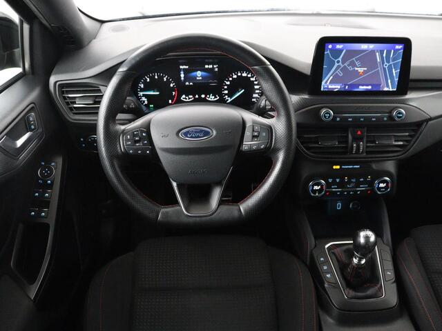 Ford FOCUS 1.0 EcoBoost ST Line | Panoramadak | Trekhaak | Stoelverwarming | Adaptive cruise | Camera | B&O Sound | Carplay | Navigatie | Full LED | Climate control | Bluetooth
