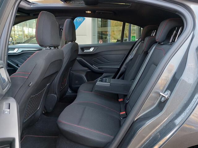 Ford FOCUS 1.0 EcoBoost Hybrid 155pk Automaat ST Line X | Navi | Apple Carplay | B&O Sound | Led Koplampen | Keyless Entry | Panorama Schuifdak | Rijstrook+Licht+Regensensor | Privacy Glass | 18''lm