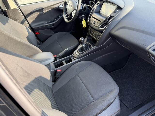 Ford FOCUS 1.0 Edition * 69.994 Km * Navi * Climatronic * Cruise Control *