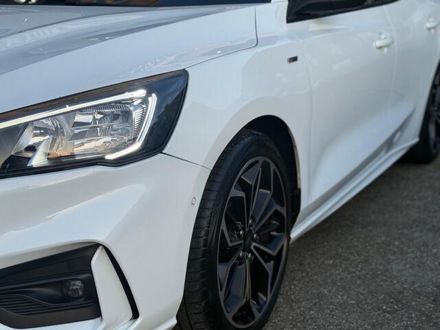 Ford FOCUS Wagon 1.5 EcoB. ST L. XBns