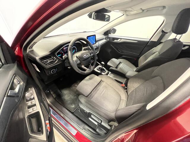 Ford FOCUS Wagon 1.0 EcoBoost Active Business | Navigatie/Android/Apple Carplay | 17" LM Velgen | Voorstoelen/Stuur/Voorruit Verwarmd | Cruise Control | Airco |