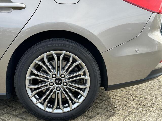 Ford FOCUS Wagon 1.0 EcoBoost Titanium Business 125PK | BOMVOL | ZEER NETTE STAAT | Elektrisch Glazen Panorama-dak | Achteruitrijcamera | Led Koplampen | Carplay | Keyless Entry | Parkeersensoren Voor en Achter | B&O Audio | Head Up | Stoel Stuur Voorruitverwarming 