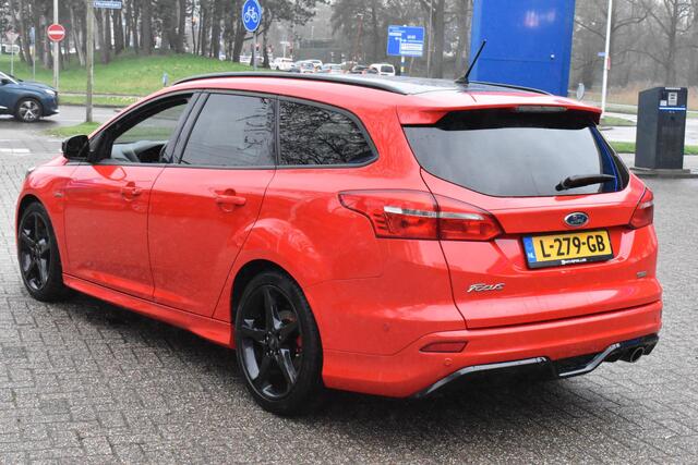 Ford FOCUS Wagon 1.5 Red Edition ST-Line | 100% Onderhouden | Winter pakket | Navigatie | All-Seasons | 12 mnd BOVAG garantie | Whatsapp 06-53188999