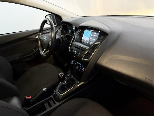 Ford FOCUS Wagon 1.0 Titanium Clima, Navi, Parkeersensoren, Keyless start, Cruise control, Winterpakket, Lichtmetalen velgen