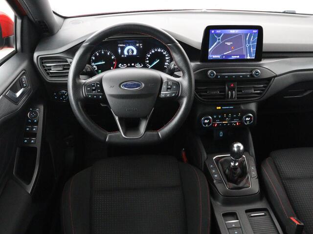 Ford FOCUS 1.0 EcoBoost ST Line | Panoramadak | Stoel & stuurverwarming | Camera | Carplay | 18'' | Full LED | Climate control | Keyless | Park Assist | Cruise control | Getint glas